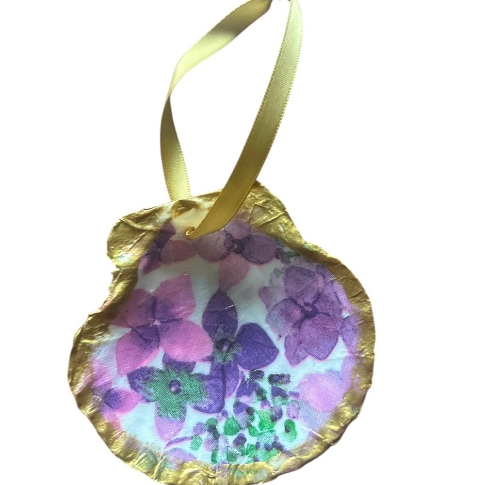 HANDMADE NEW SEA SHELL ORNAMENT WITH GOLD RIBBON FLORAL SIZE approx 3”